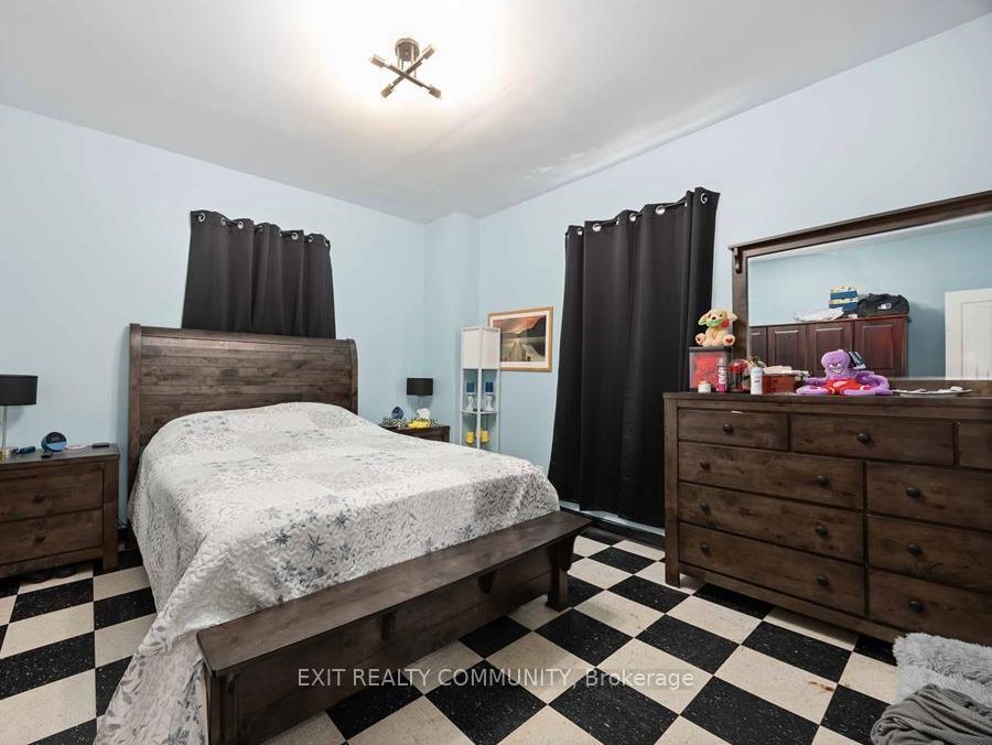 409 Queen Street, Petrolia, ON N0N 1R0