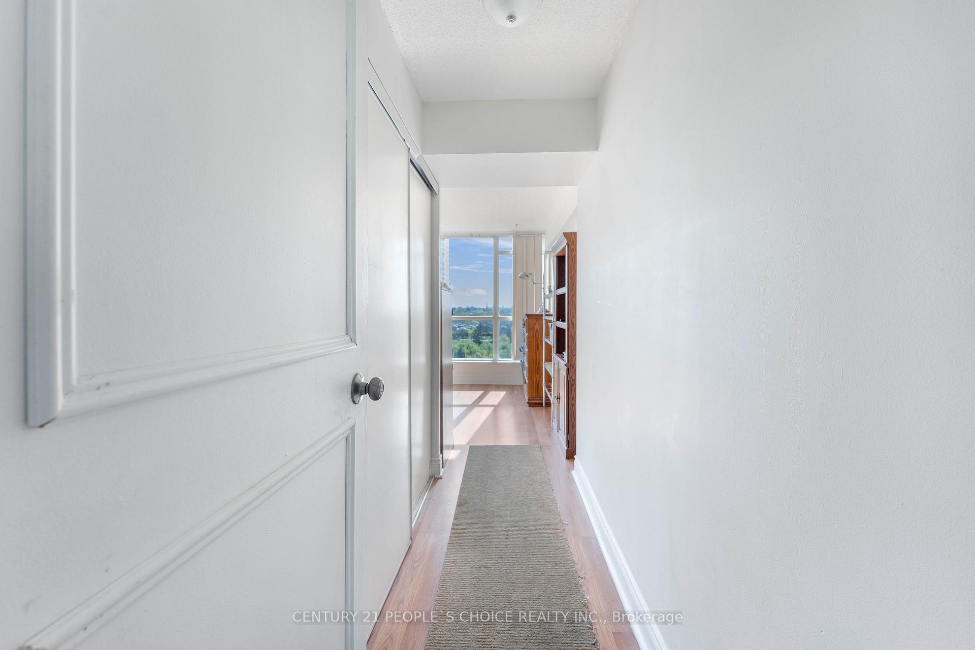 2 Bedrooms Condo at 3 Rowntree, Toronto For sale