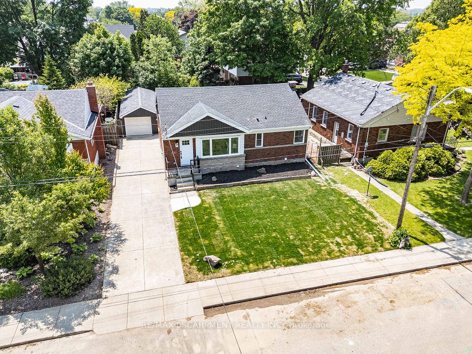 6 Mulock Avenue