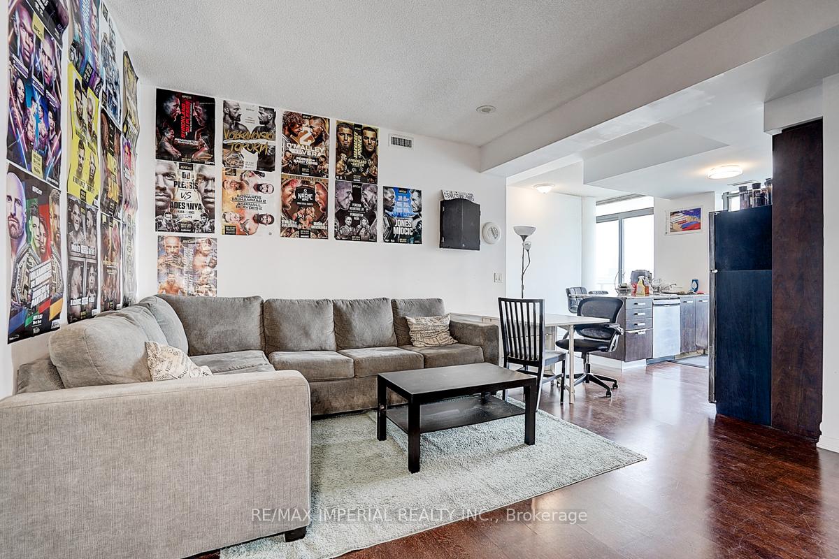 4 Bedrooms Condo at 832 Bay, Toronto For sale