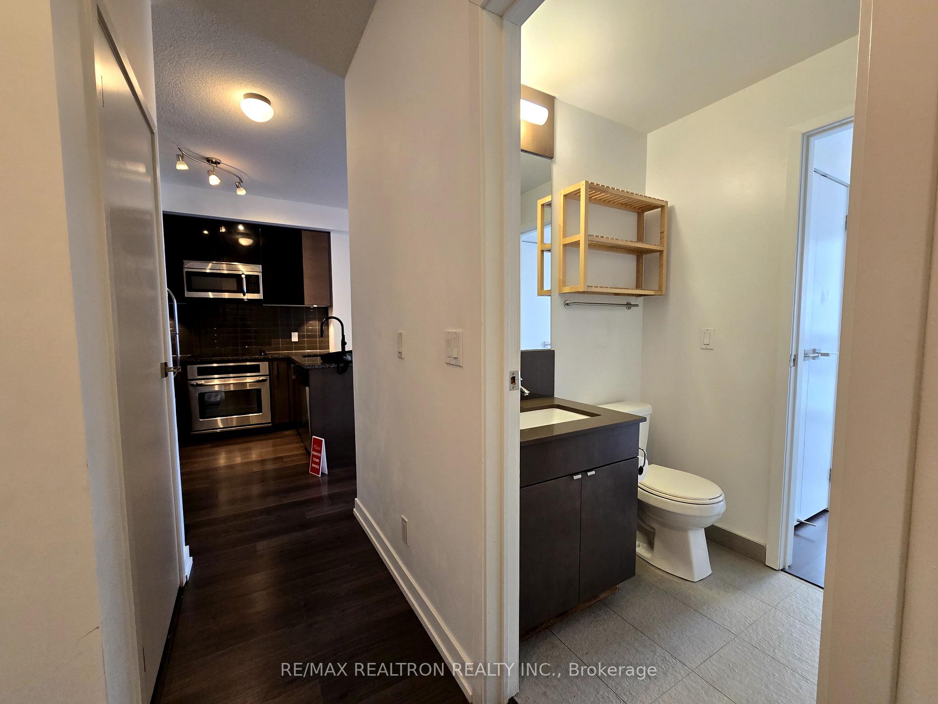 2 Bedrooms Condo at 89 Dunfield,  Toronto For sale