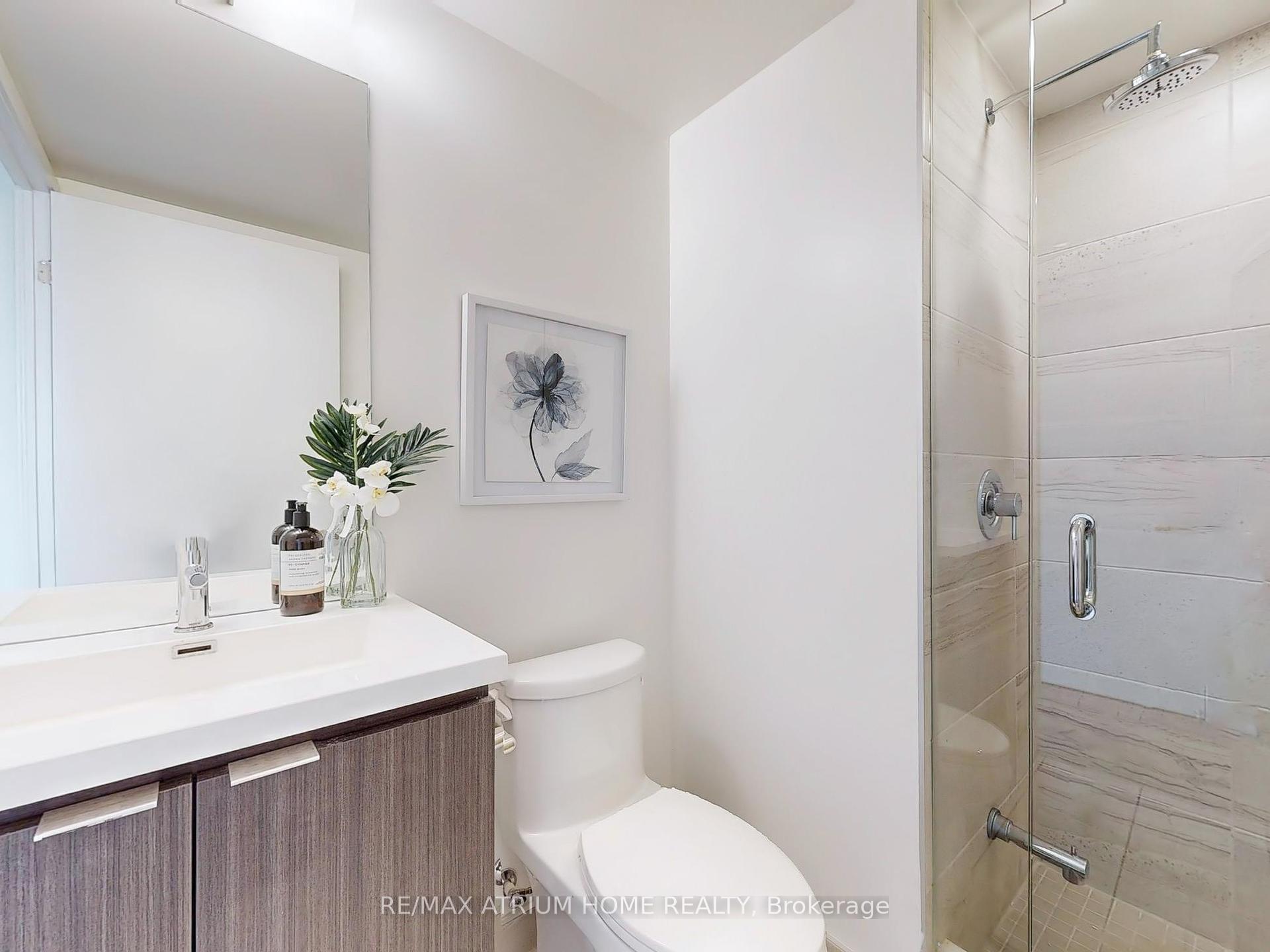 2 Bedrooms Condo at 55 Cooper, Toronto For sale
