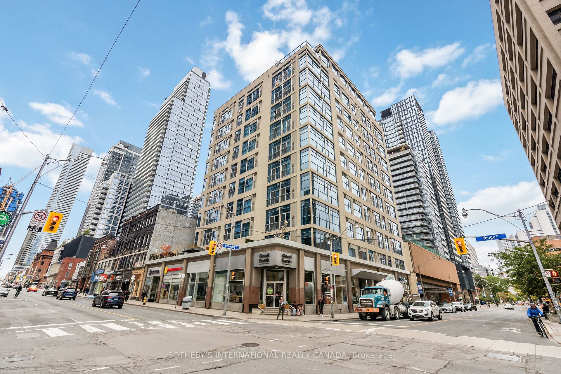 1 Bedroom Condo at 8 Wellesley, Toronto For sale