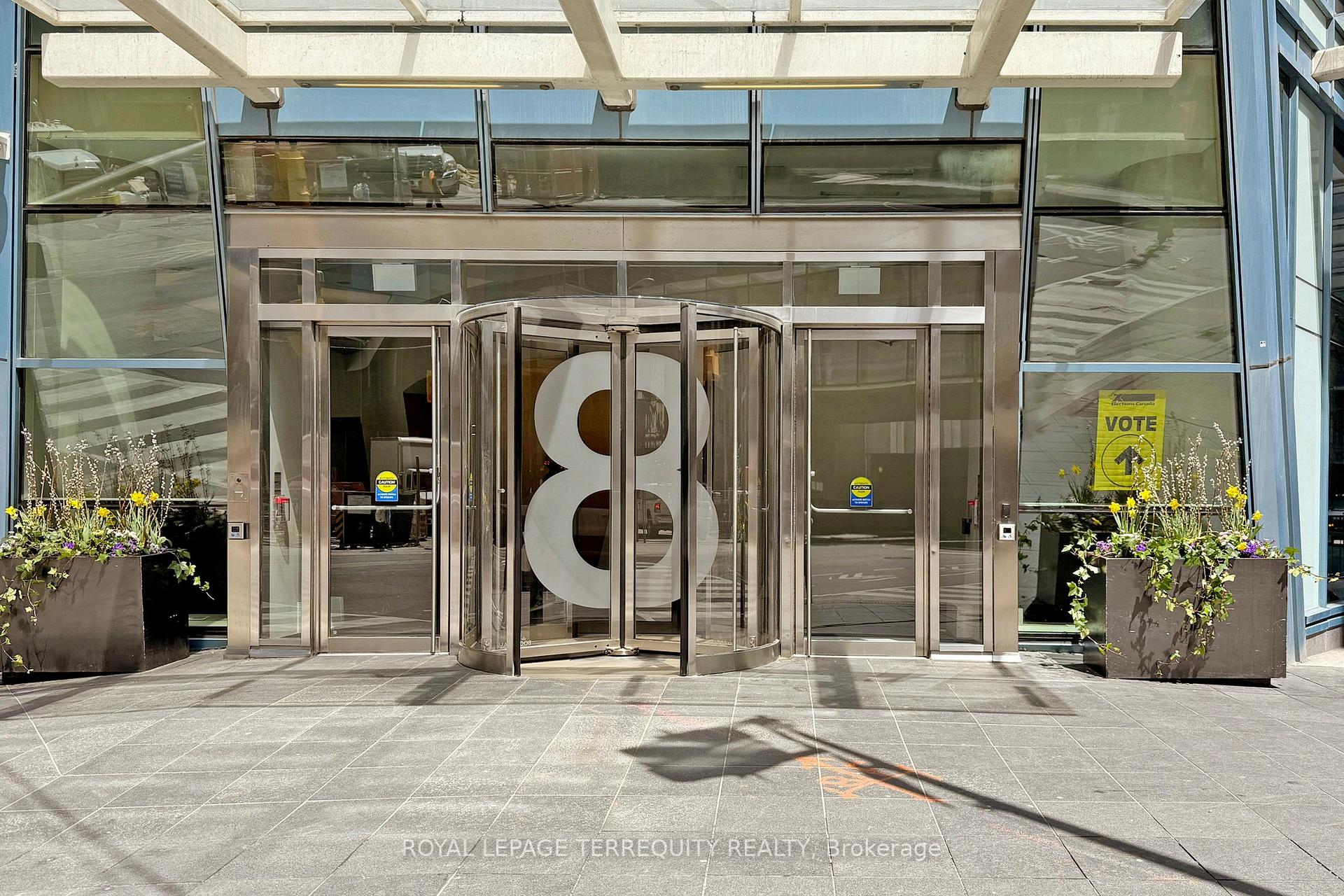 2 Bedrooms Condo at 8 The Esplanade, Toronto For sale