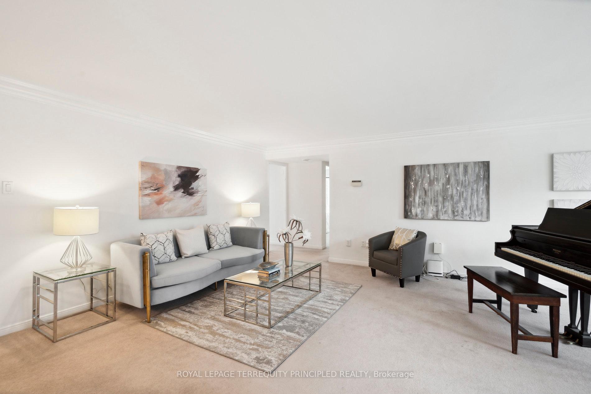 3 Bedrooms Condo at 1400 Dixie, Mississauga For sale