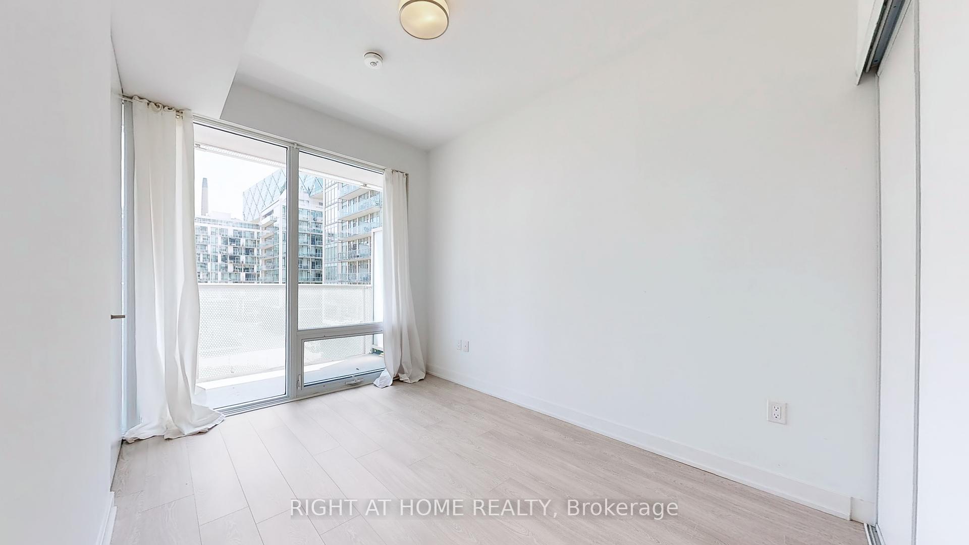 2 Bedrooms Condo at 15 Queens, Toronto For sale