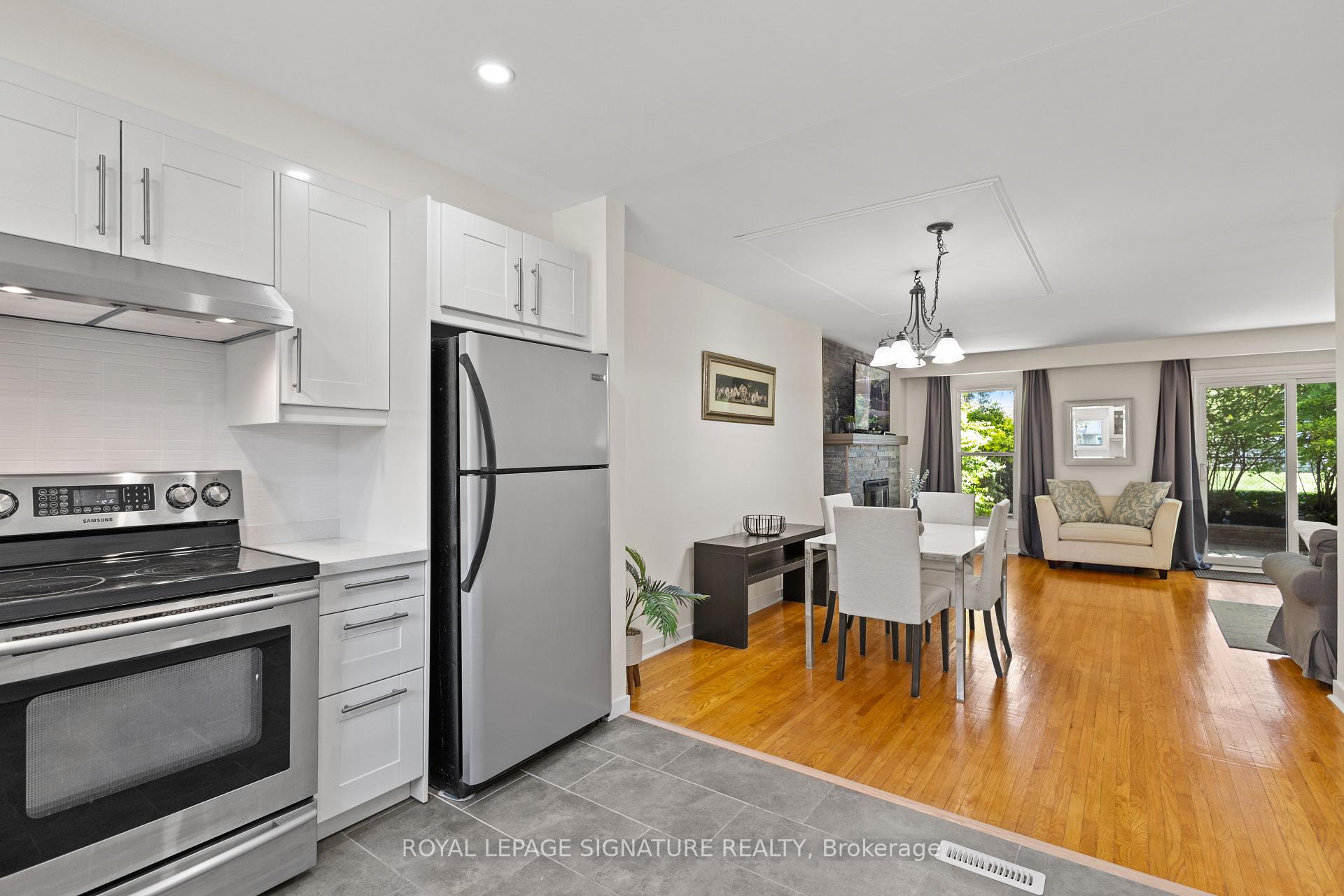 3 Bedrooms Condo at 611 Francis, Burlington For sale