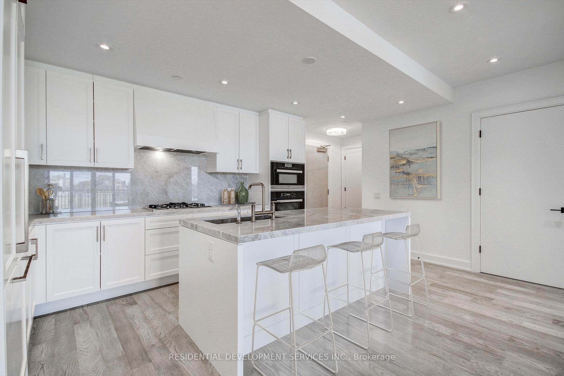 2 Bedrooms Condo at 1 Strathgowan, Toronto For sale