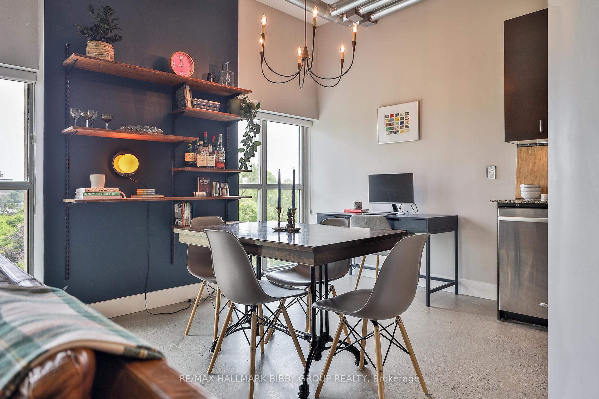 2 Bedrooms Condo at 2 Fieldway, Toronto For sale