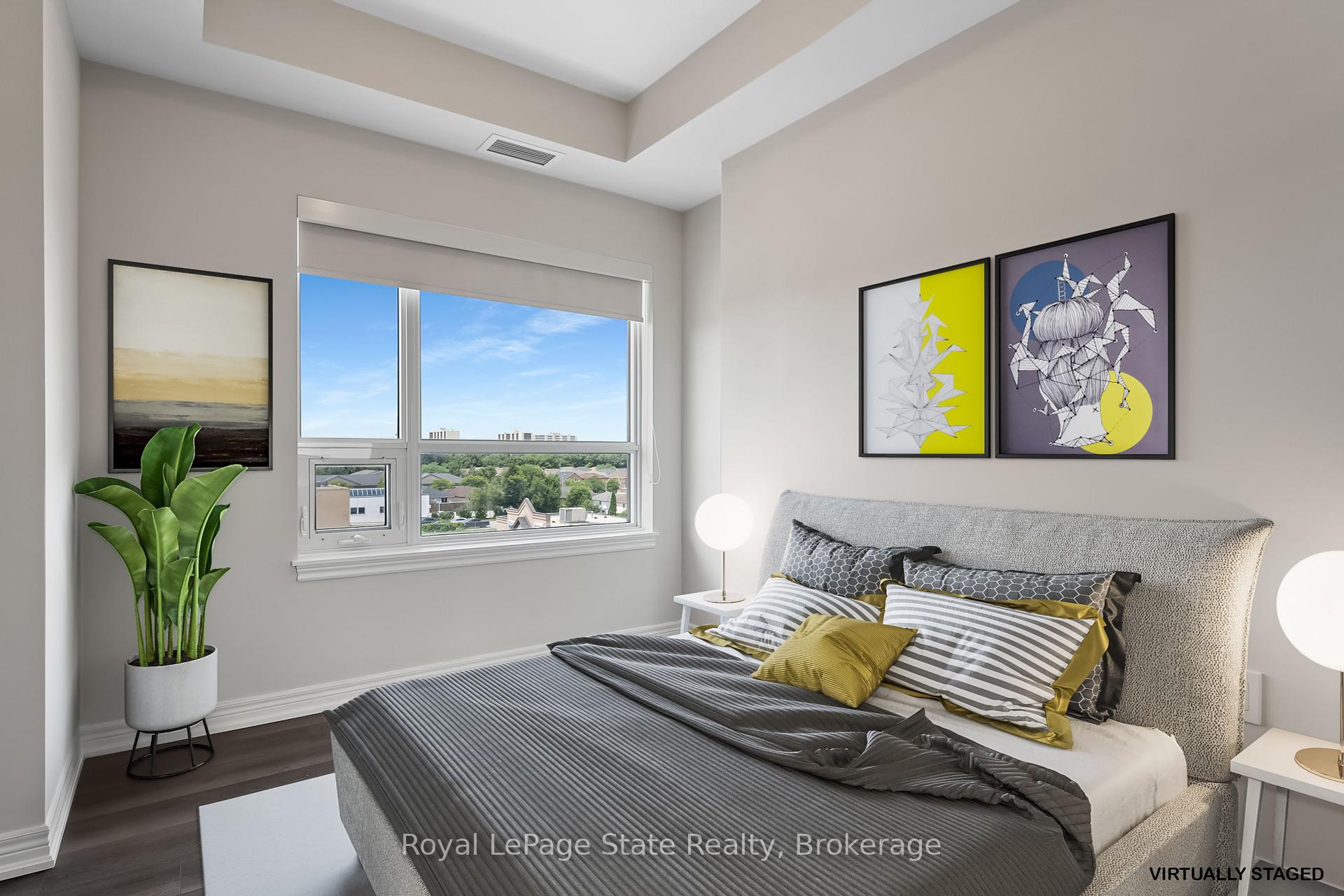 2 Bedrooms Condo at 121 8,  Hamilton For sale
