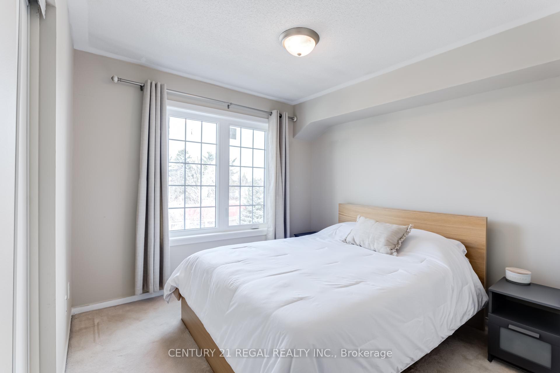 3 Bedrooms Condo at 42 Pinery,  Toronto For sale