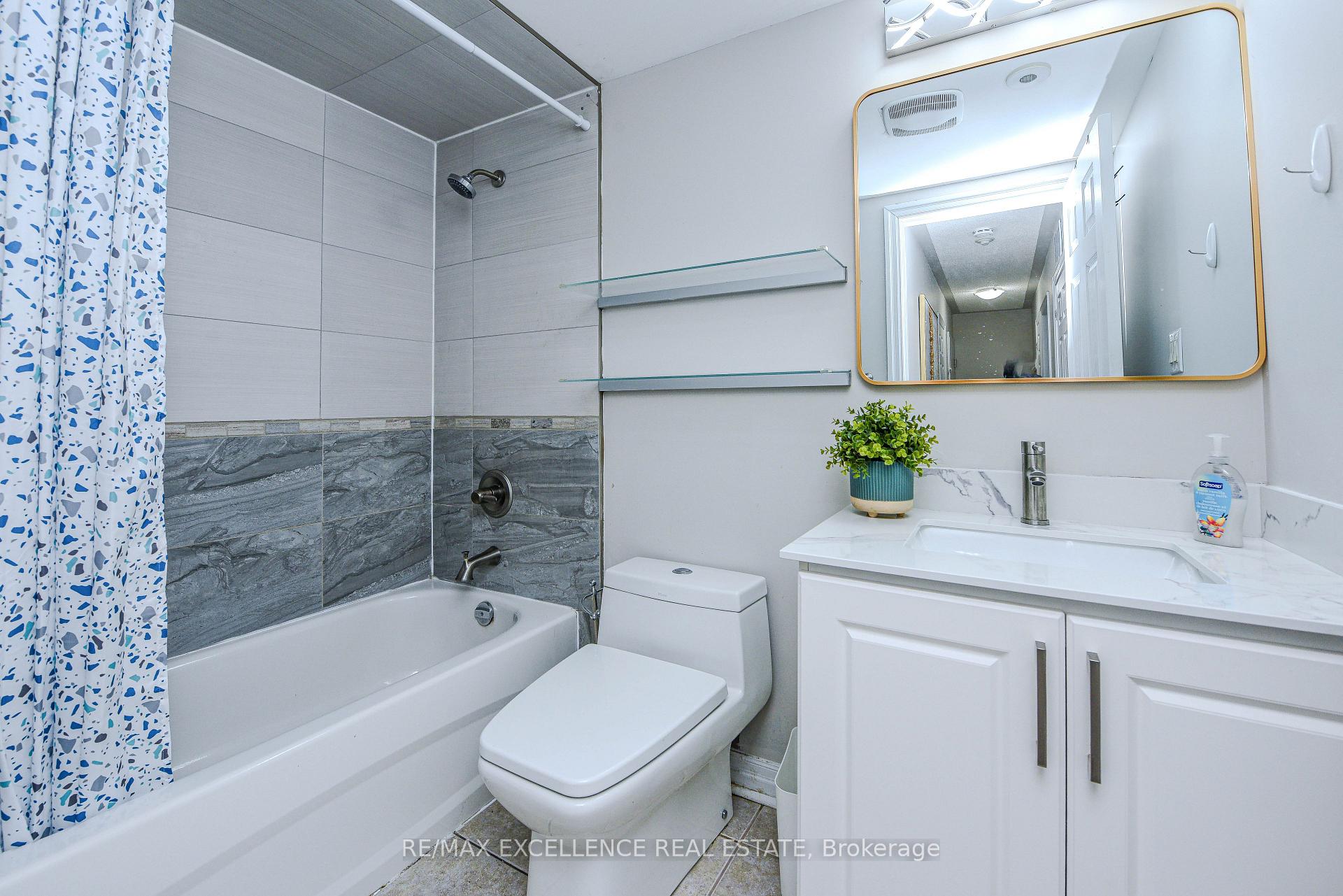 3 Bedrooms Condo at 599 Dundas, Mississauga For sale