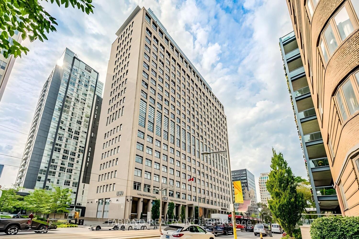 2 Bedrooms Condo at 111 St Clair, Toronto For sale