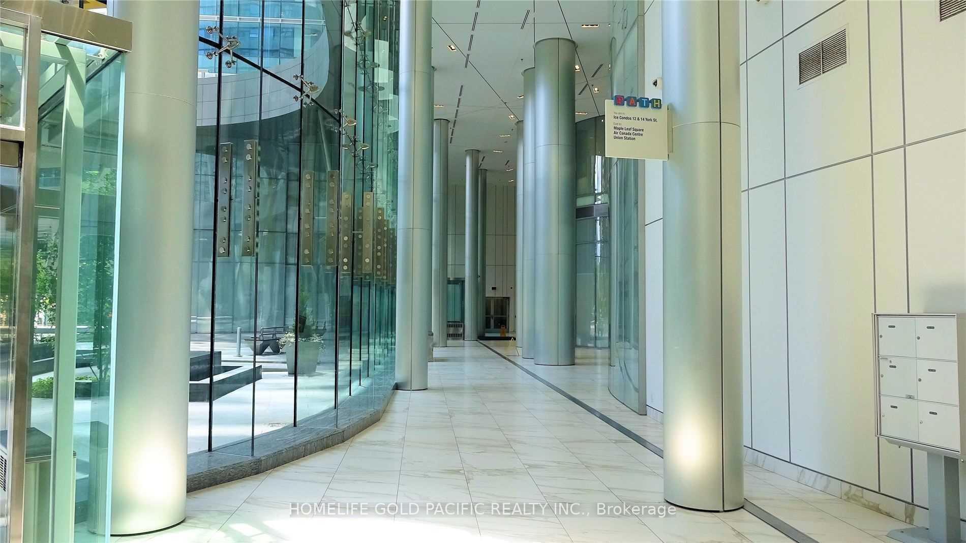 3 Bedrooms Condo at 14 York, Toronto For sale