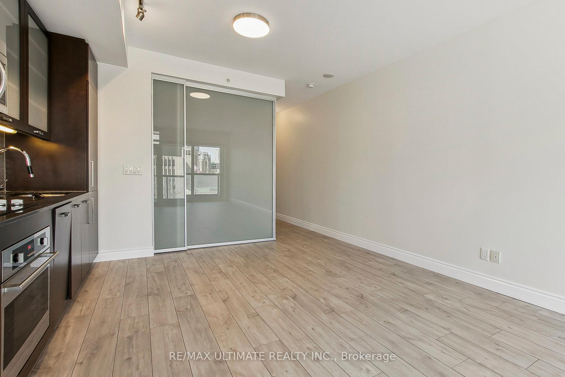 2 Bedrooms Condo at 210 Simcoe, Toronto For sale