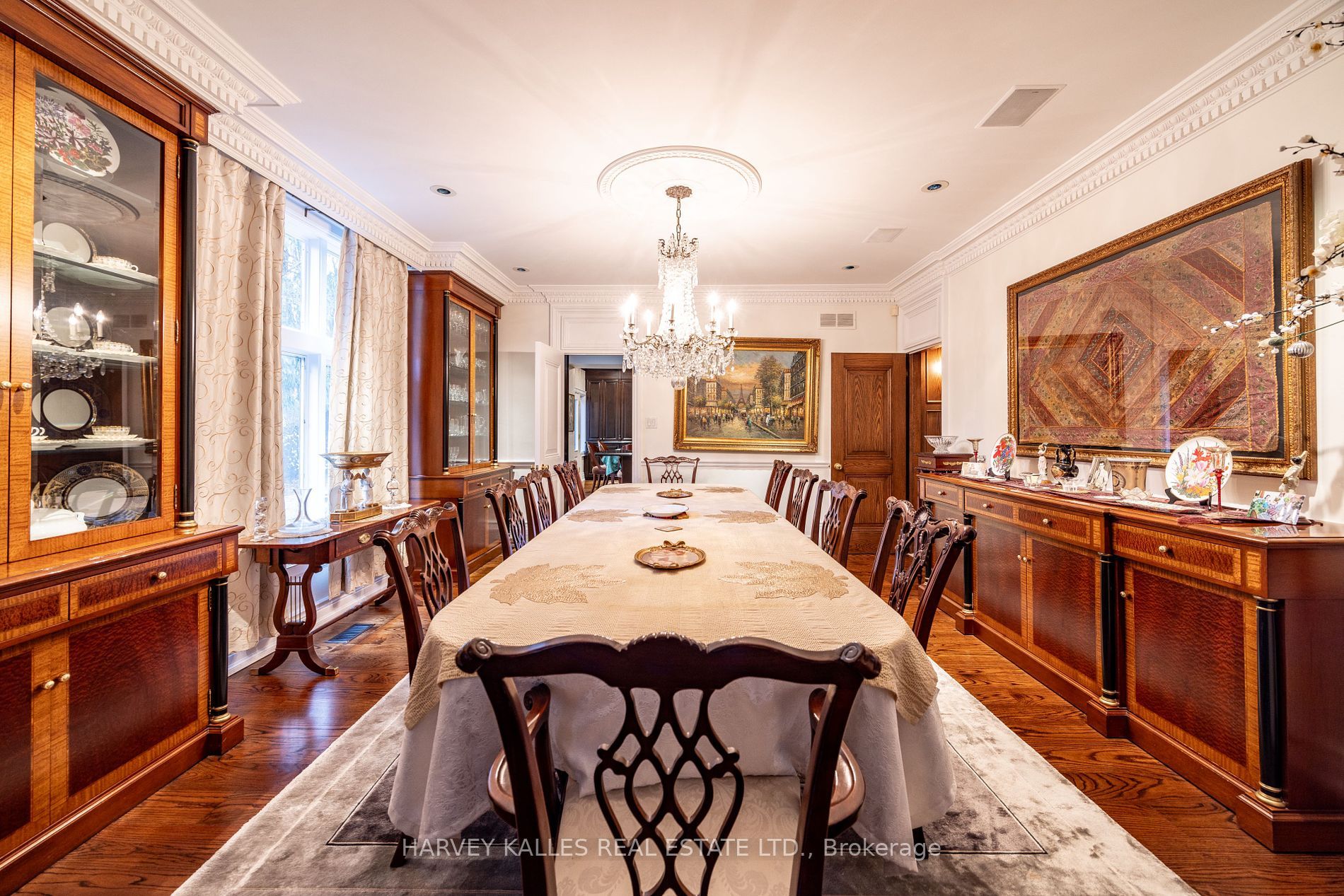 6 Versailles Court