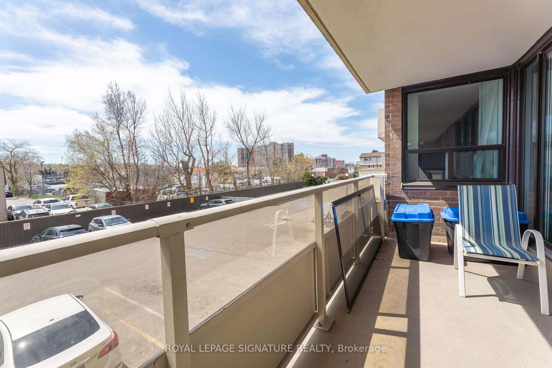 2 Bedrooms Condo at 15 Torrance, Toronto For sale