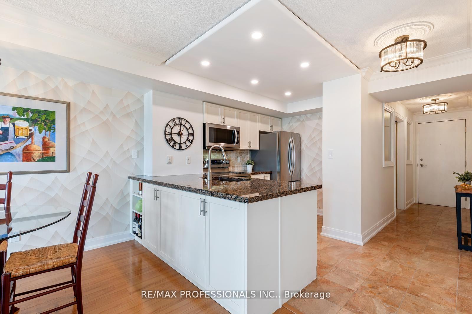 2 Bedrooms Condo at 410 Queens,  Toronto For sale