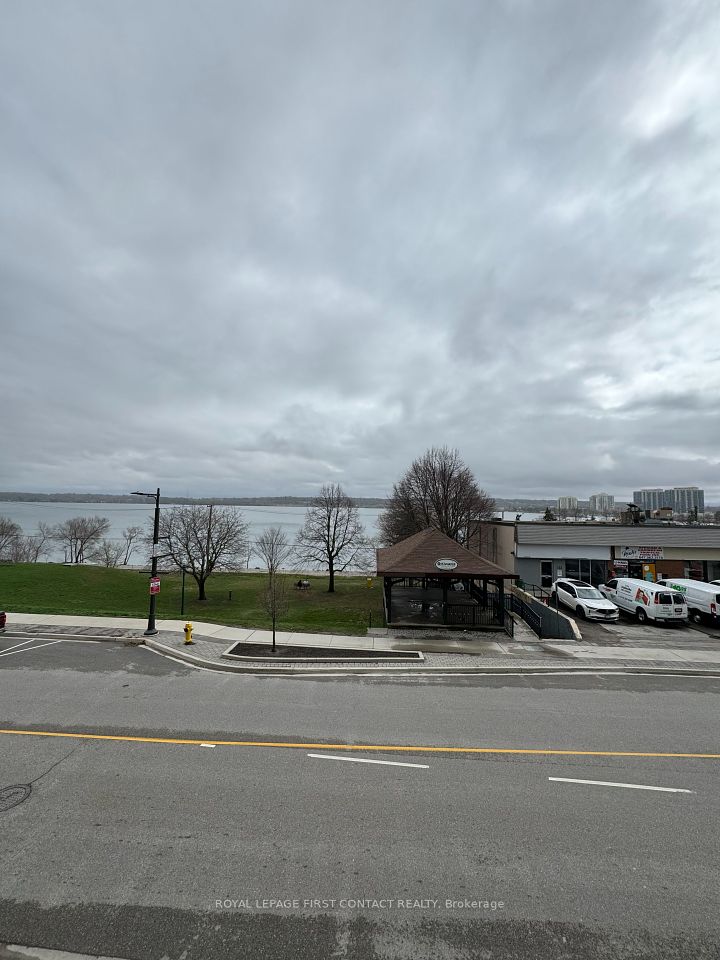 https://trreb-image.ampre.ca/H9e5qtCZSjrQvIIvgEBsLB-uDdCMgy0FVGaSYIvAAMU/rs:fit:960:960/wm:.5:so:0:50:.4/wmsh:10/wmt:PHNwYW4gZm9yZWdyb3VuZD0nd2hpdGUnIGZvbnQ9JzY4Jz5ST1lBTCBMRVBBR0UgRklSU1QgQ09OVEFDVCBSRUFMVFksIEJyb2tlcmFnZTwvc3Bhbj4/L3RycmViL2xpc3RpbmdzLzI5Lzg1LzAxLzcyL3AvMTQ2MzlkNzEtODhiMC00ZGU0LWFhOWQtNDA0ZTEwNzM2ZDdlLmpwZw.jpg
