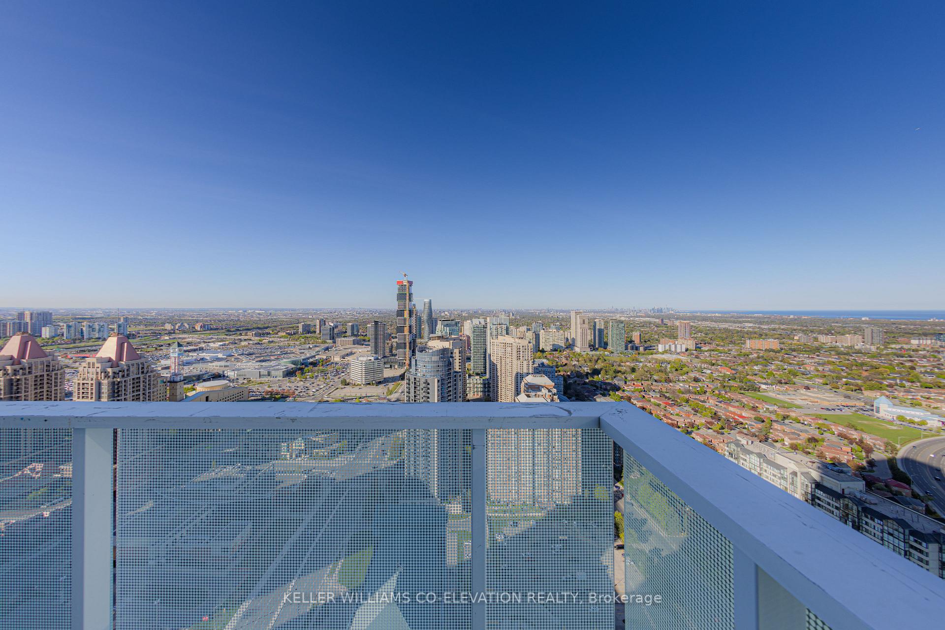 3 Bedrooms Condo at 3900 Confederation, Mississauga For sale