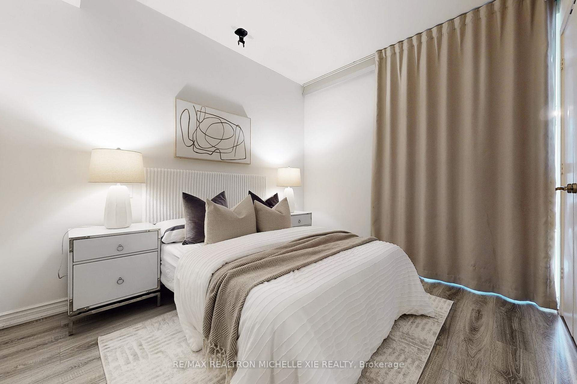 2 Bedrooms Condo at 45 Charles, Toronto For sale
