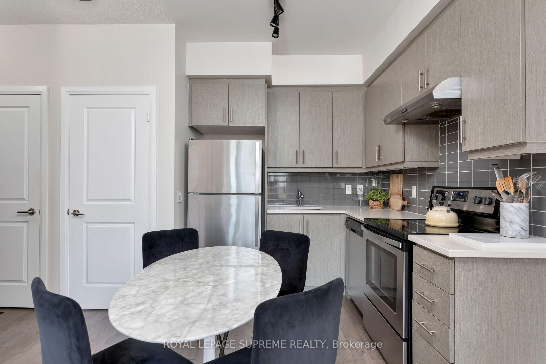2 Bedrooms Condo at 17 Zorra,  Toronto For sale