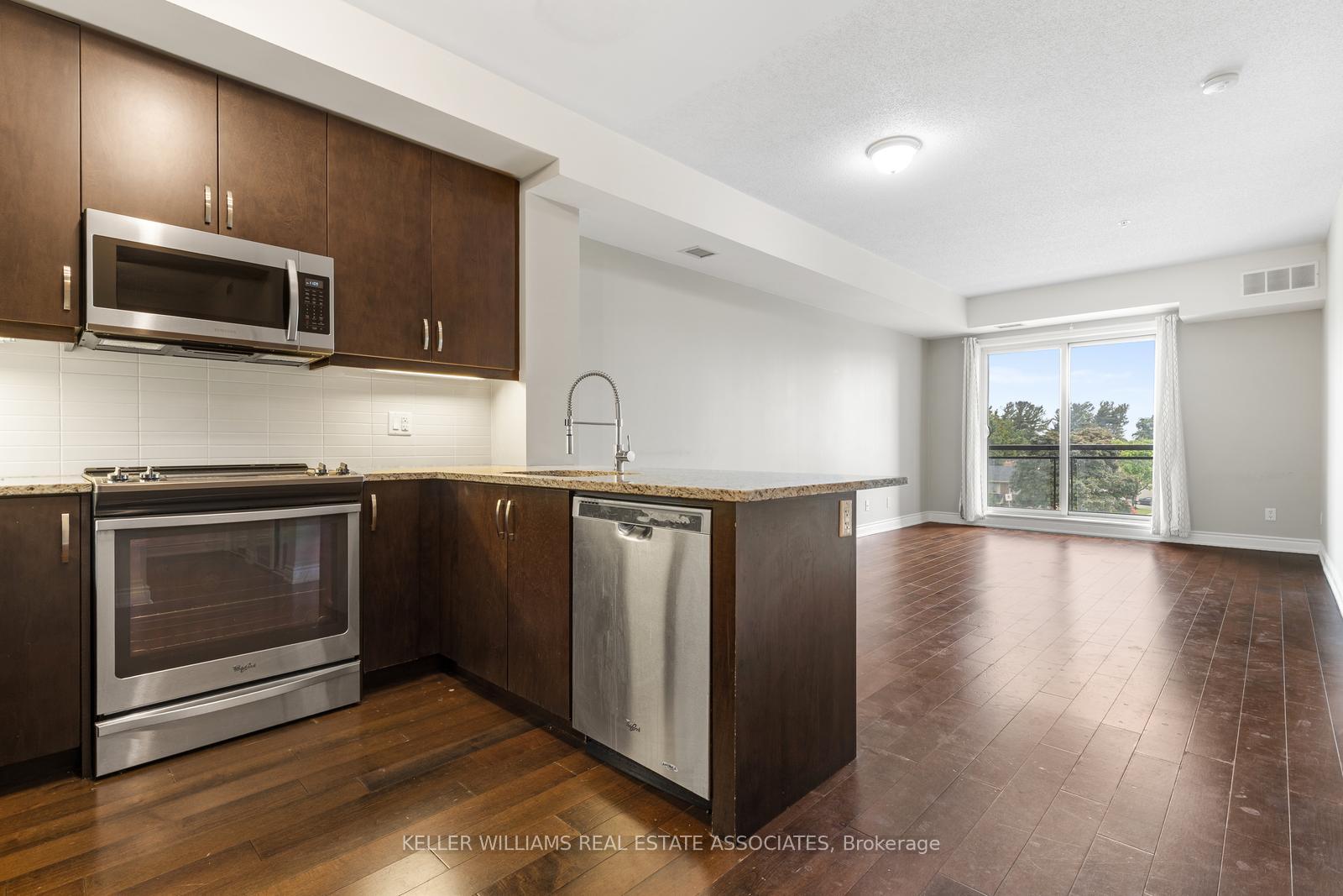 2 Bedrooms Condo at 3170 Erin Mills, Mississauga For sale