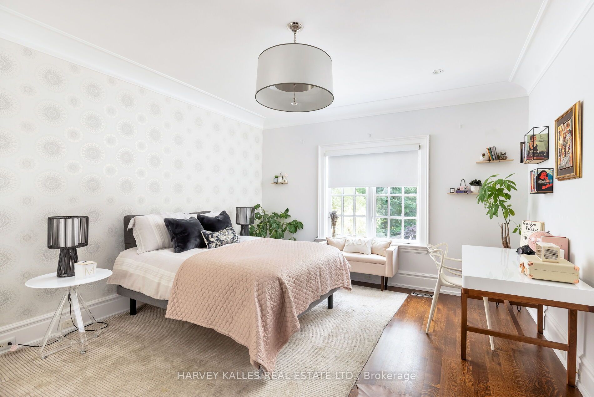 76 Arjay Crescent