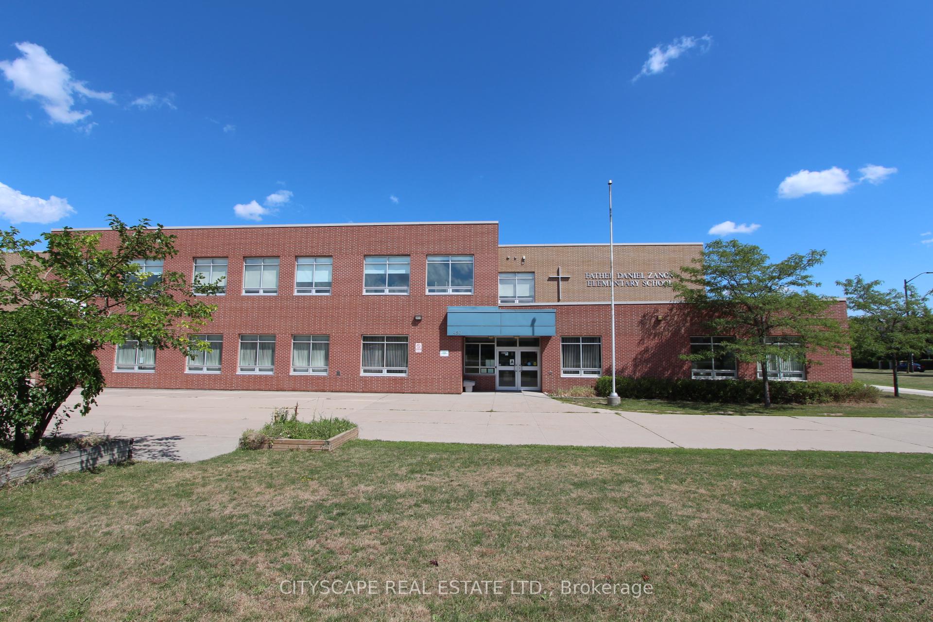 3 Bedrooms Condo at 634 Shoreline,  Mississauga For sale