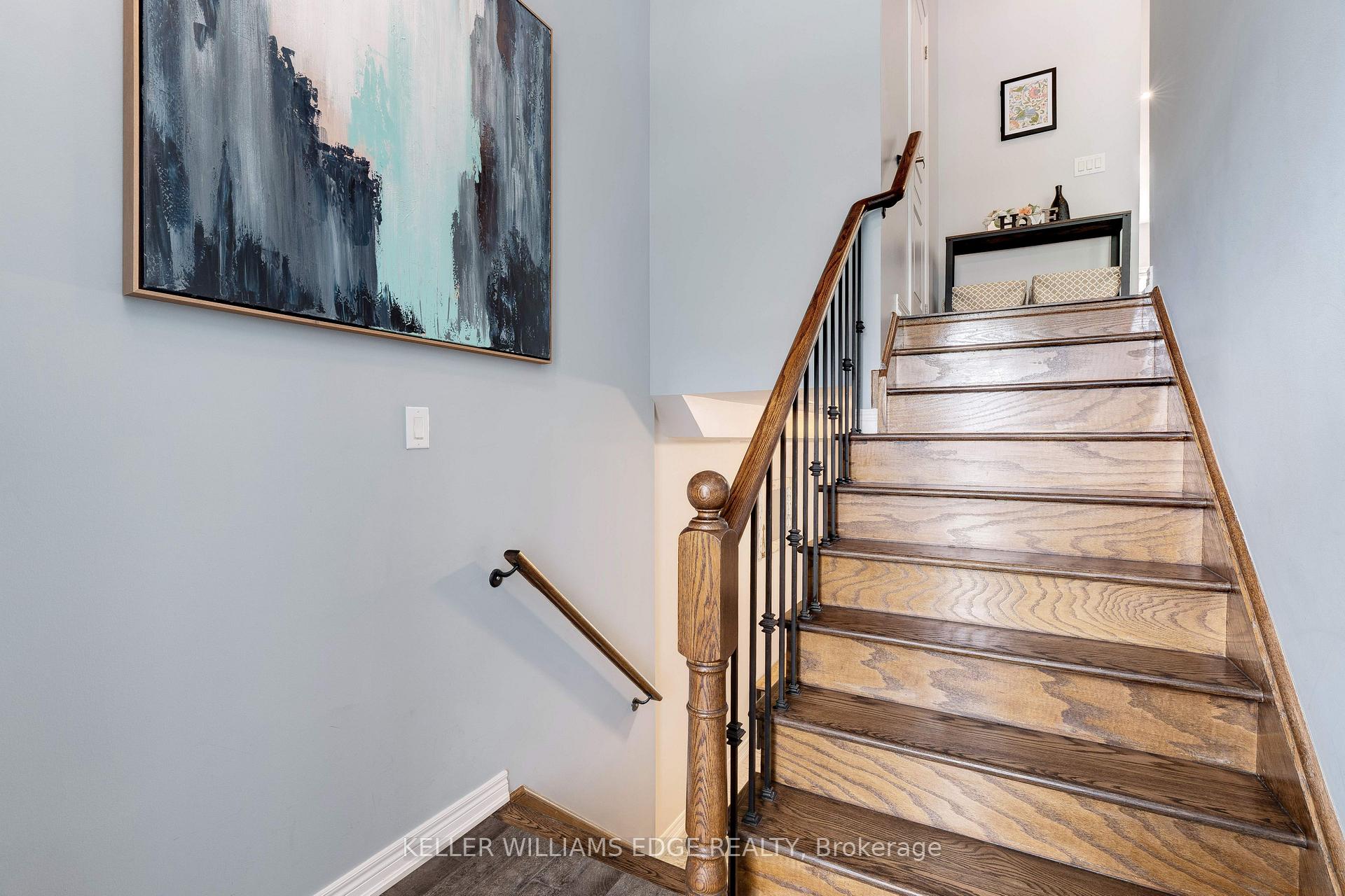 3 Bedrooms Condo at 230 Paisley, Mississauga For sale