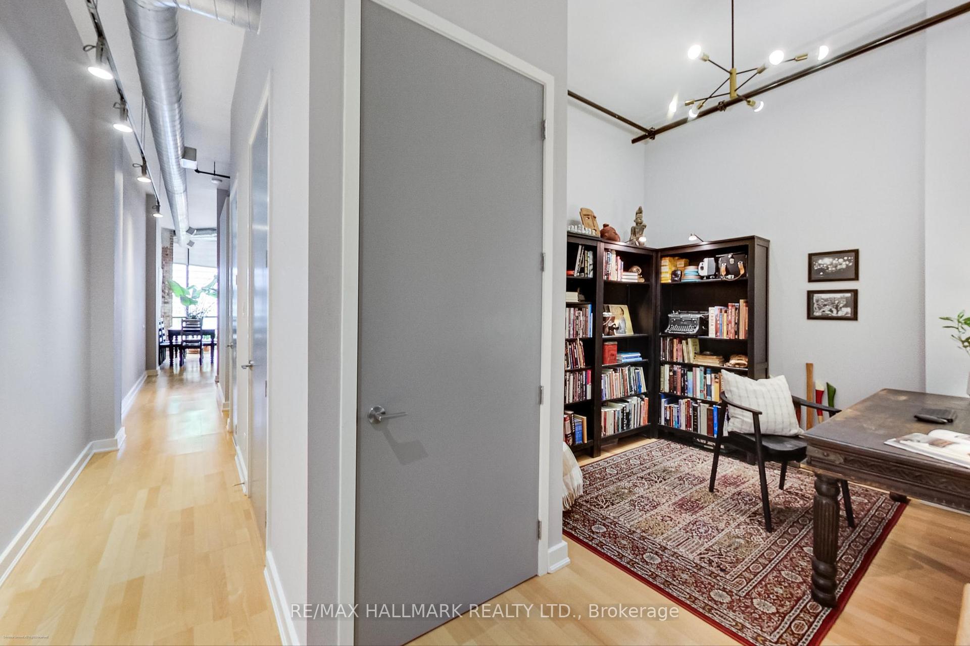 2 Bedrooms Condo at 43 Hanna, Toronto For sale