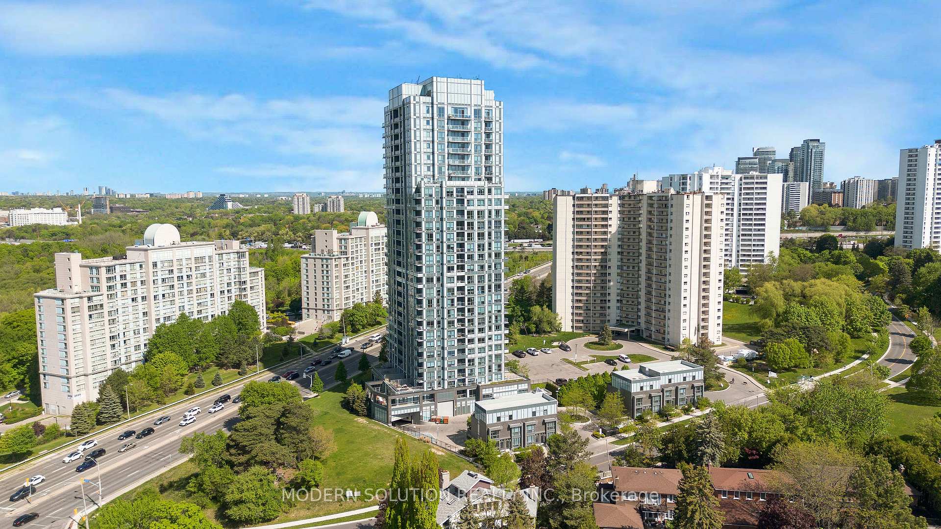 2 Bedrooms Condo at 18 Graydon Hall, Toronto For sale