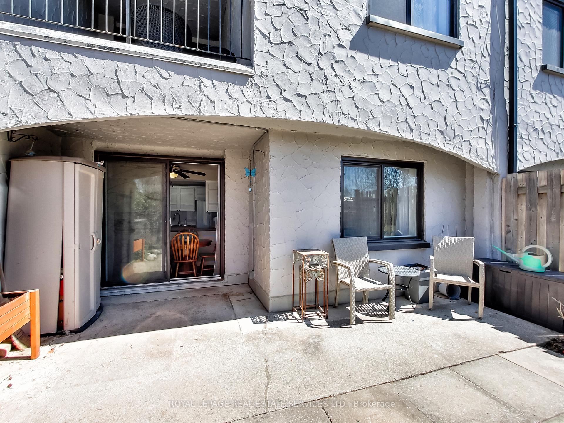 3 Bedrooms Condo at 1008 Falgarwood,  Oakville For sale