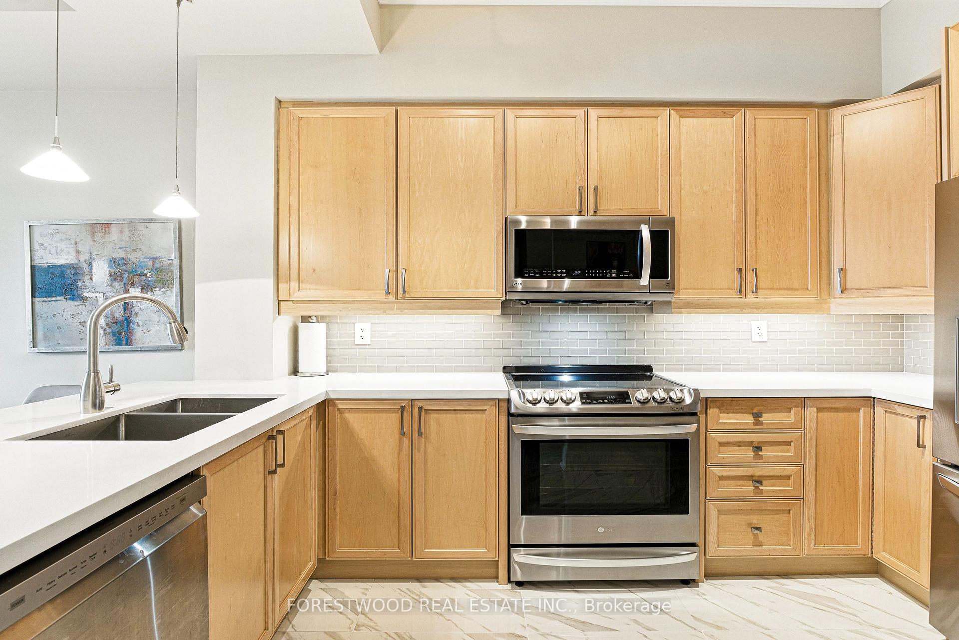 2 Bedrooms Condo at 80 Port, Mississauga For sale