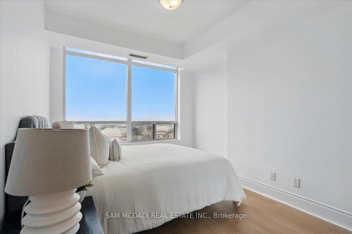 3 Bedrooms Condo at 3888 Duke Of York, Mississauga For sale