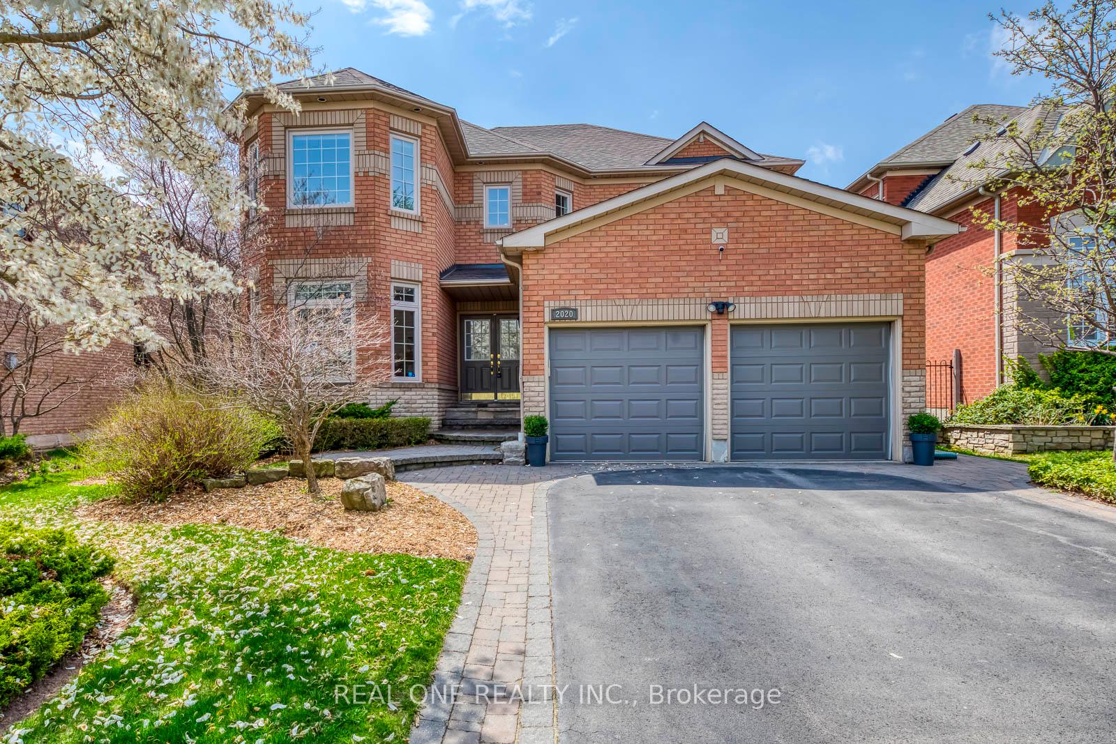 2020 Joshuas Creek Drive, Oakville, ON L6H 6E2