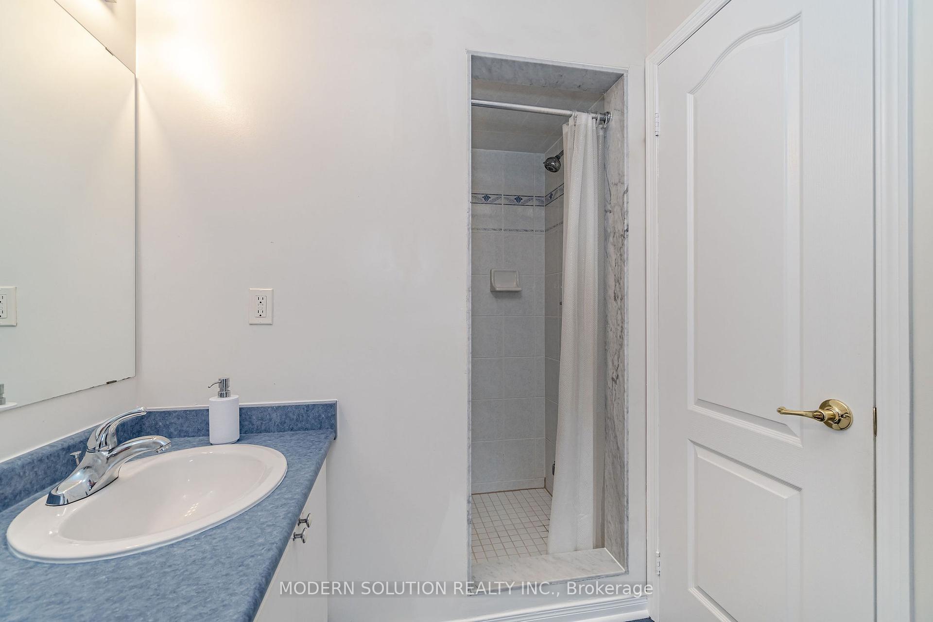 3 Bedrooms Condo at 525 Novo Star, Mississauga For sale