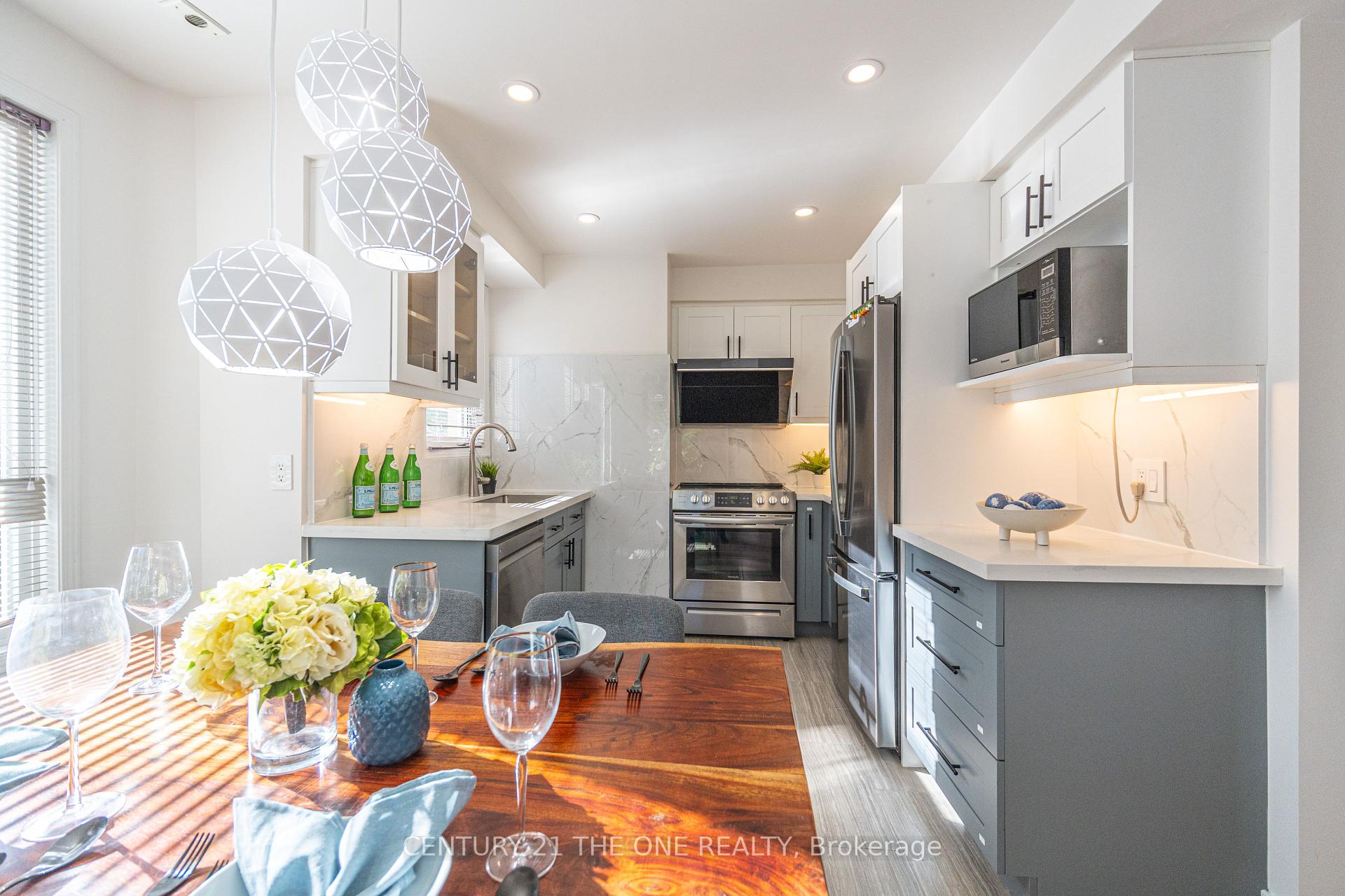 4 Bedrooms Condo at 28 Rosebank, Toronto For sale