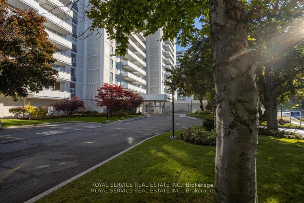 1 Bedroom Condo at 10 Parkway Forest,  Toronto For sale