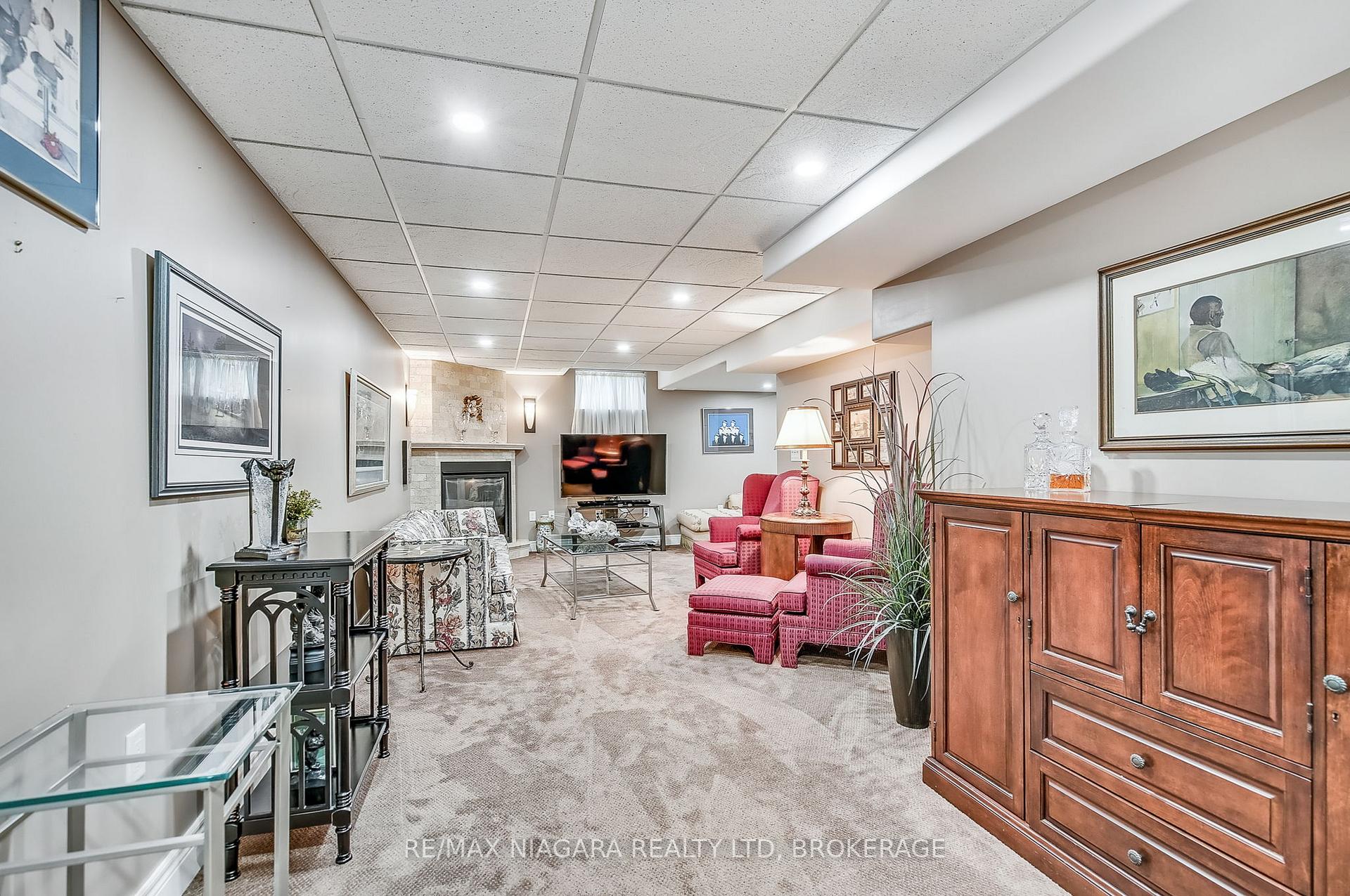 3 Bedrooms Condo at 5 Liddycoat, Hamilton For sale