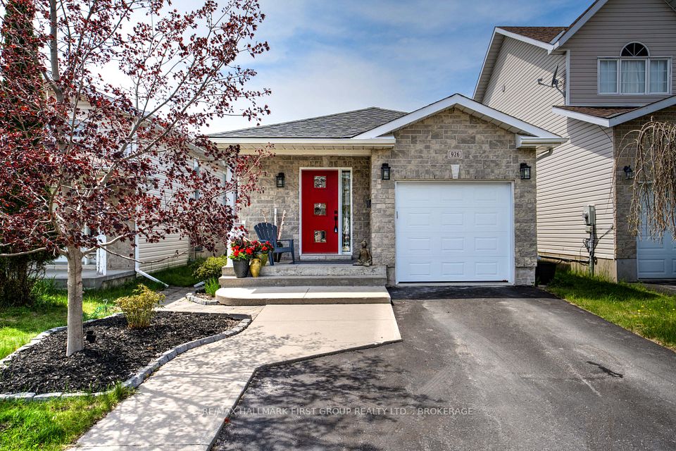 926 Bluffwood