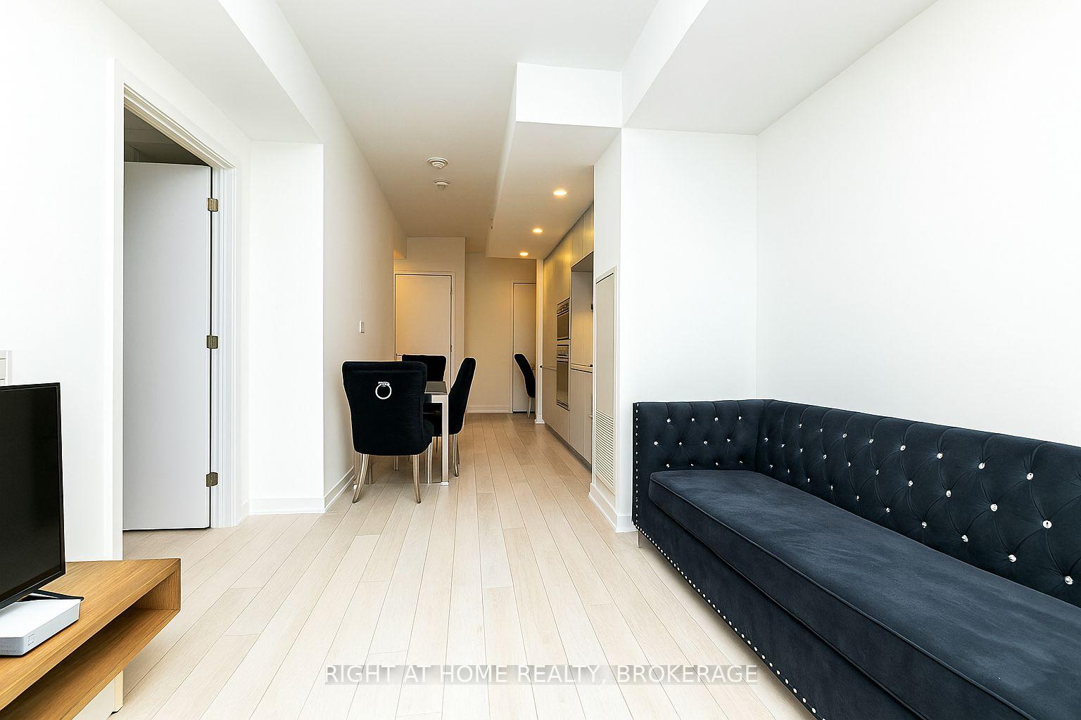 2 Bedrooms Condo at 39 Roehampton, Toronto For sale