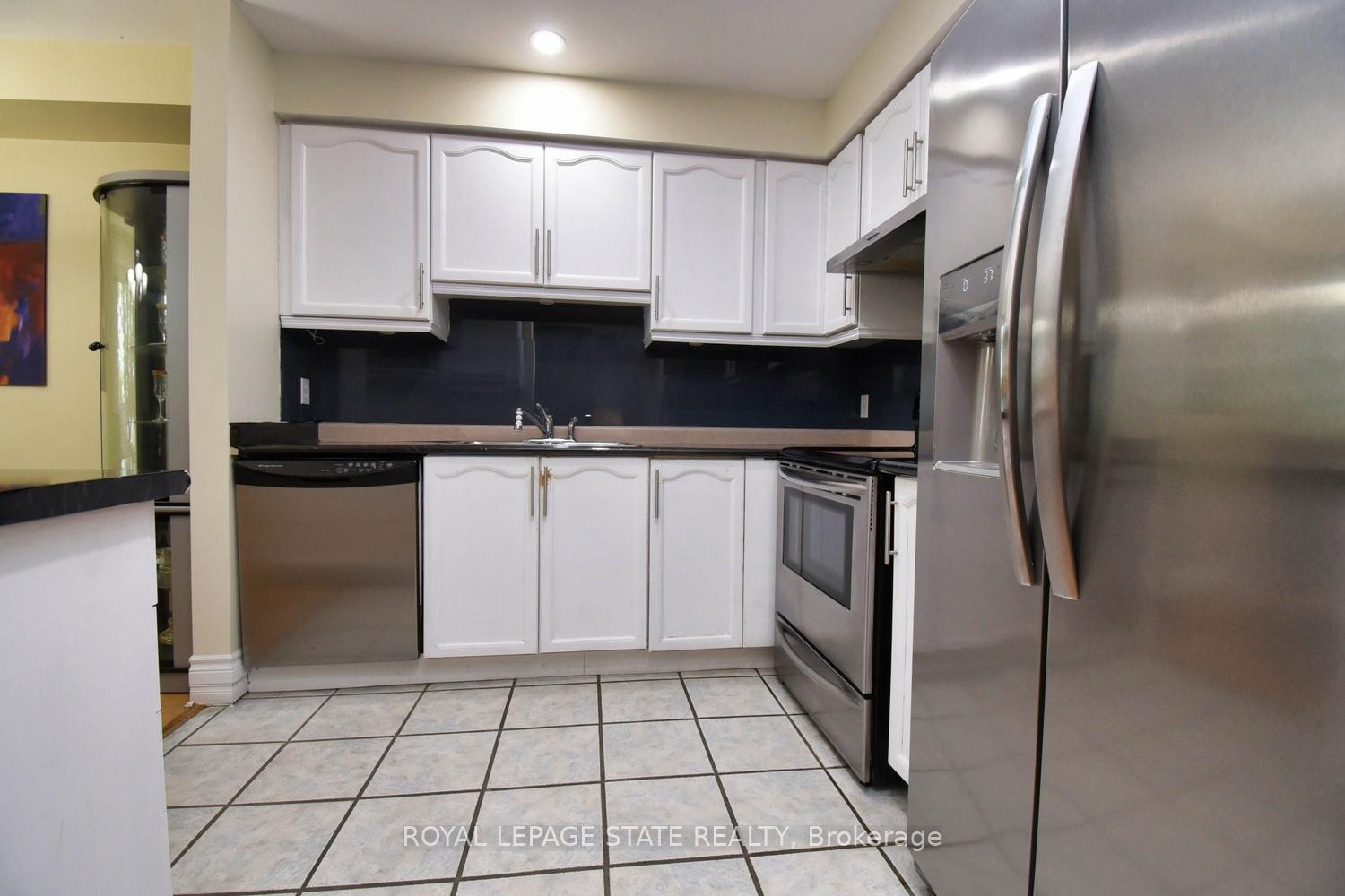 3 Bedrooms Condo at 565 Rymal, Hamilton For sale