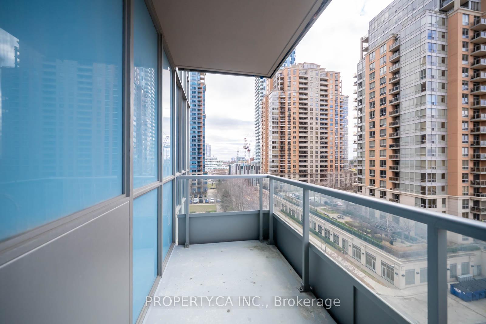 2 Bedrooms Condo at 15 Viking, Toronto For sale
