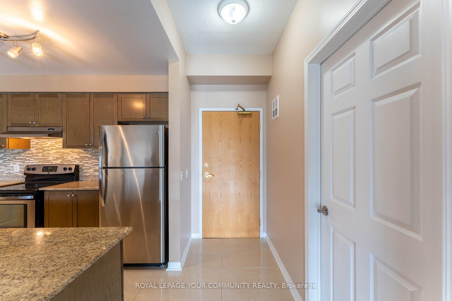 3 Bedrooms Condo at 1 Maison Parc, Vaughan For sale