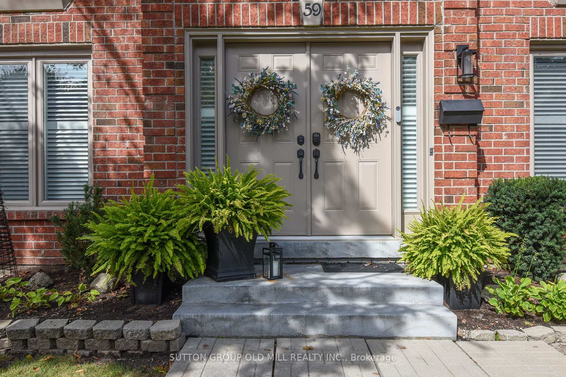 4 Bedrooms Condo at 4635 Regents, Mississauga For sale