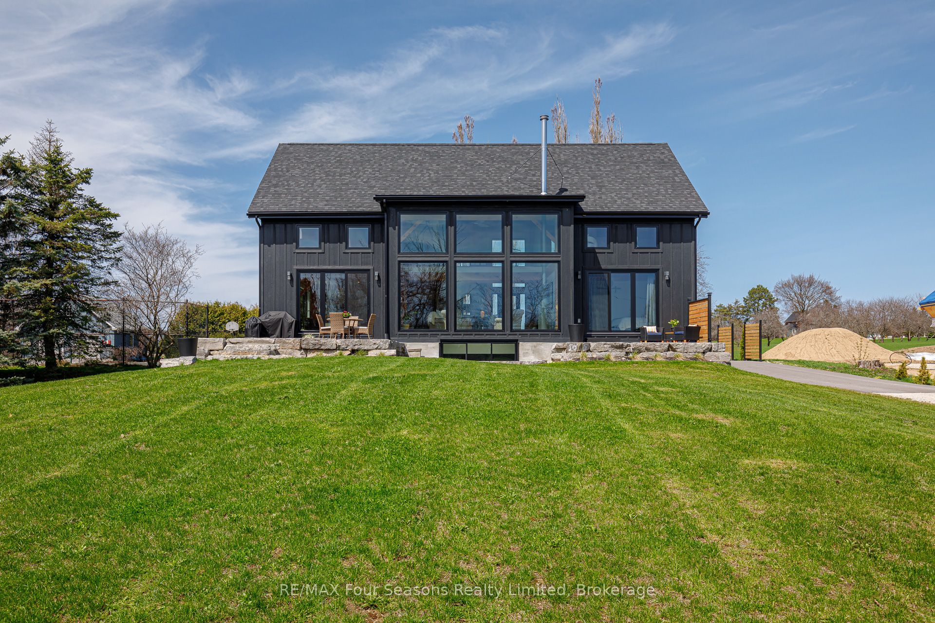 113 Slabtown Road, Blue Mountains, ON N0H 1J0