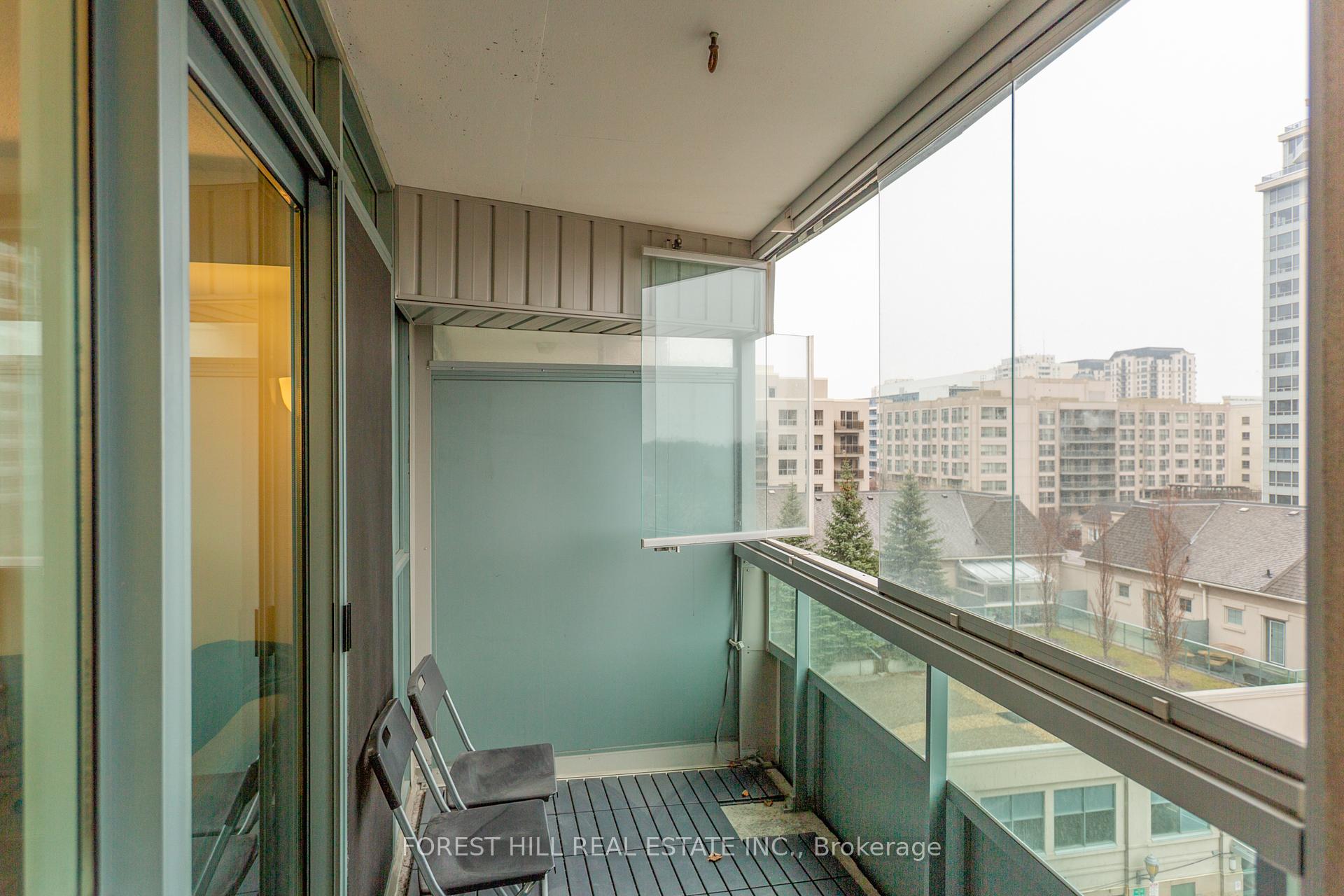 2 Bedrooms Condo at 17 Barberry, Toronto For sale