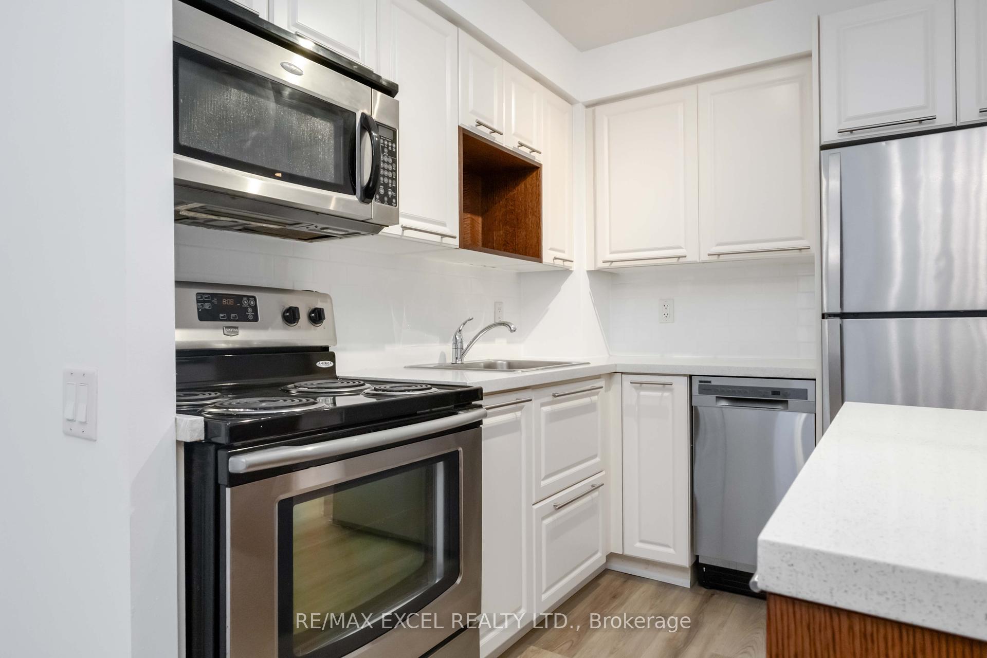 2 Bedrooms Condo at 21 Carlton, Toronto For sale