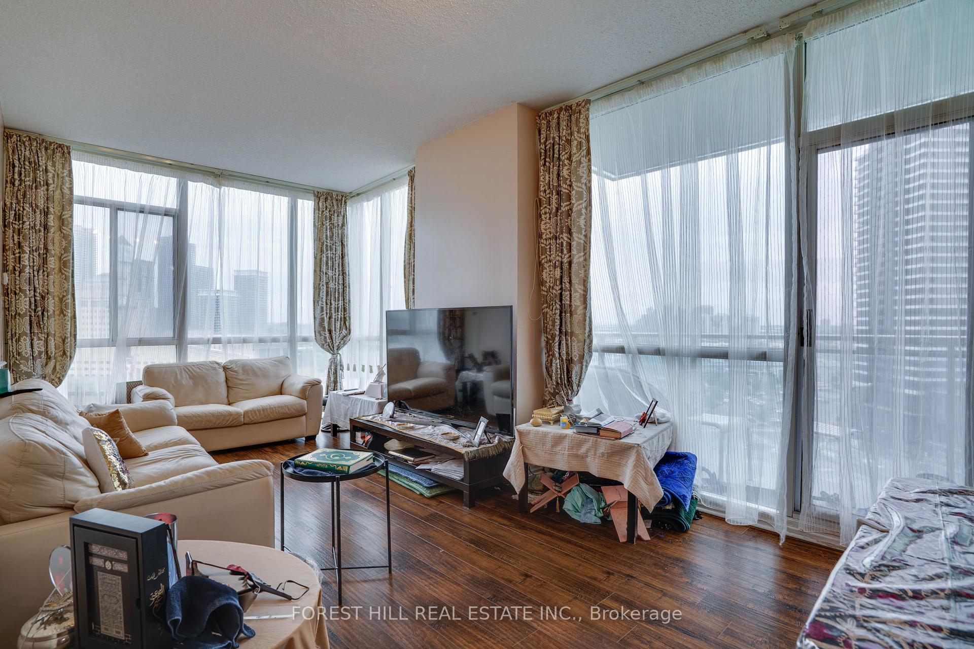 2 Bedrooms Co-op at 220 Burnhamthorpe, Mississauga For sale